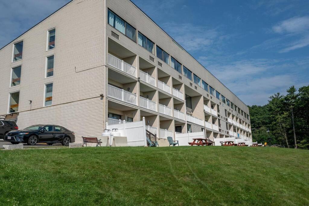Cute Cedar Lodge Studio With Balcony & Lake Views! Laconia Exteriör bild