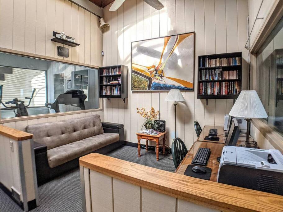 Cute Cedar Lodge Studio With Balcony & Lake Views! Laconia Exteriör bild